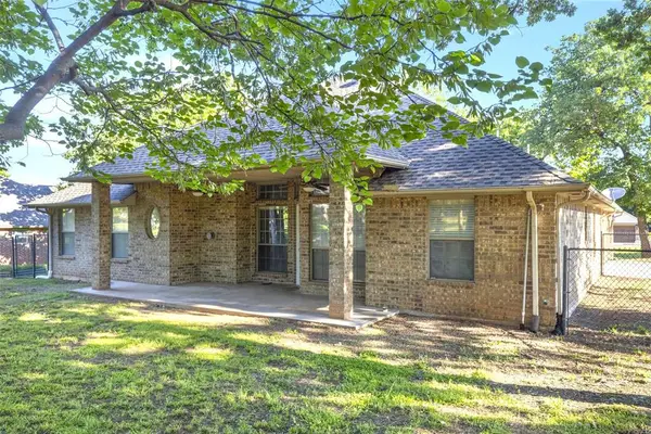 1054 White Tail Court, Guthrie, OK 73044