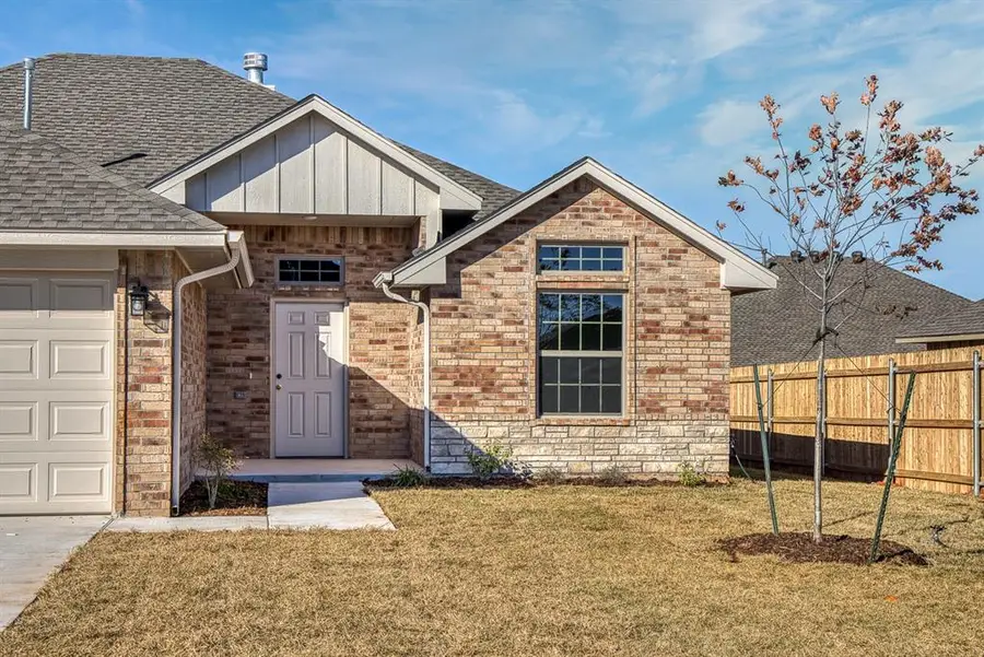 1927 W Flintlock Way, Mustang, OK 73064 - Image #2