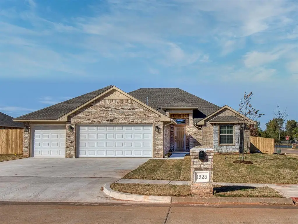 1923 W Flintlock Way, Mustang, OK 73064 - Image #1