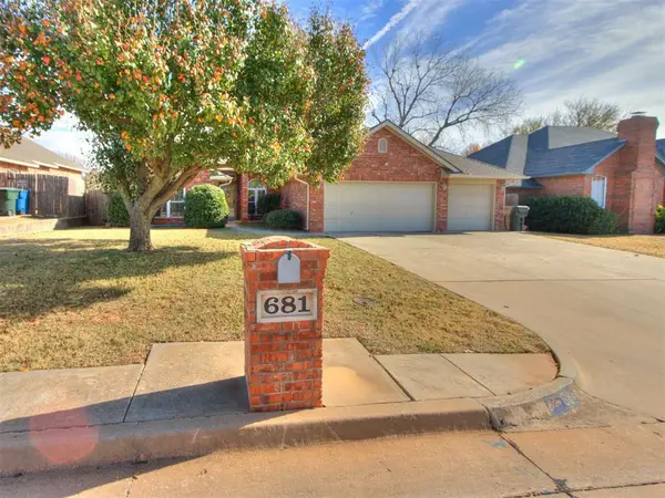 681 Crescent Circle, Midwest City, OK 73110