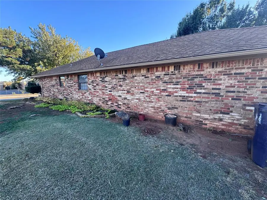 6811 Lyrewood Lane, Oklahoma City, OK 73132 - Image #2