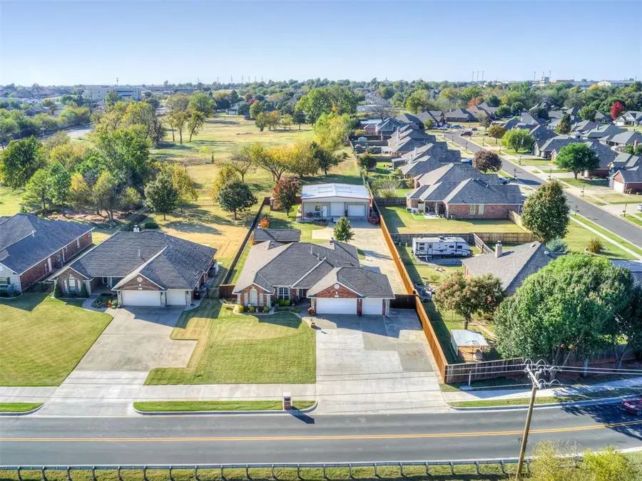 401 S Bryant Avenue, Moore, OK 73160 - Image #2