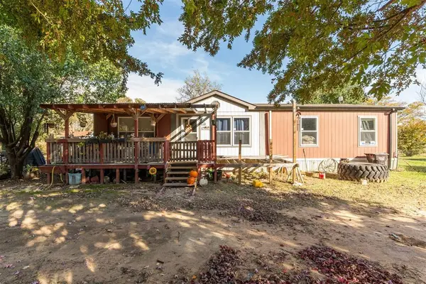 105802 S Parkwood Meadows Drive, McLoud, OK 74851