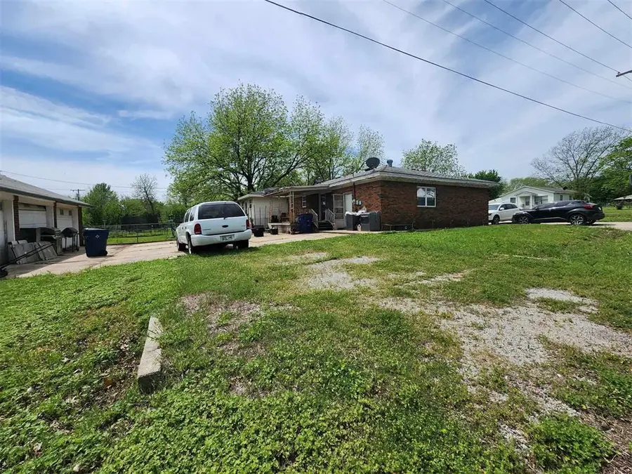 101 S Cottonwood Lane, Stratford, OK 74872 - Image #2