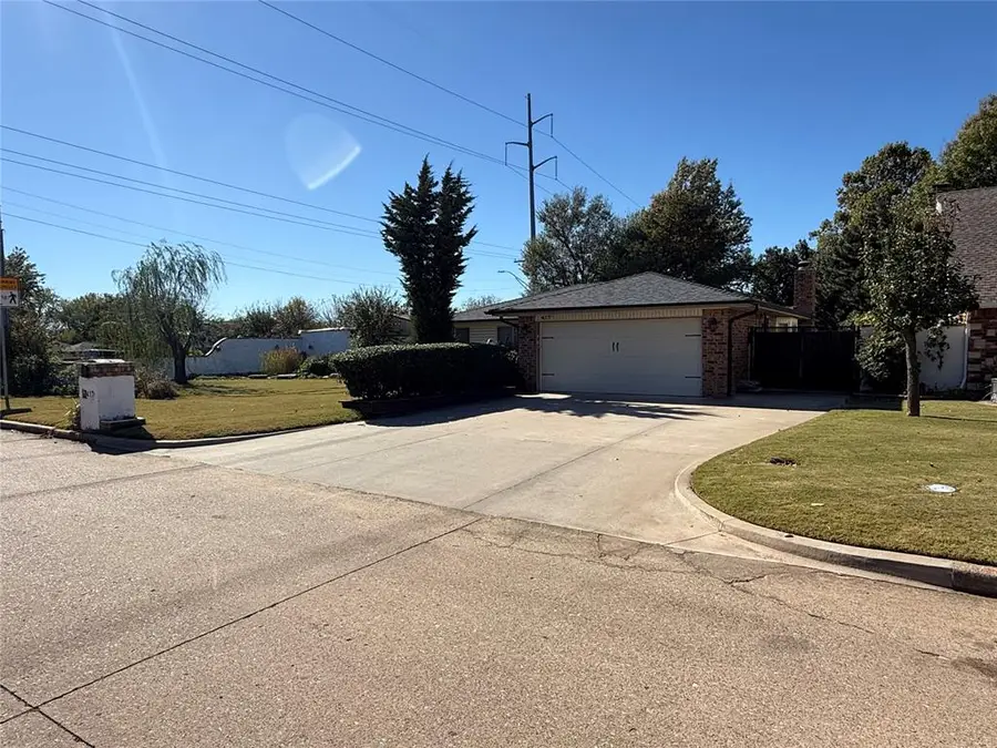 417 S Bouziden Drive, Moore, OK 73160 - Image #2