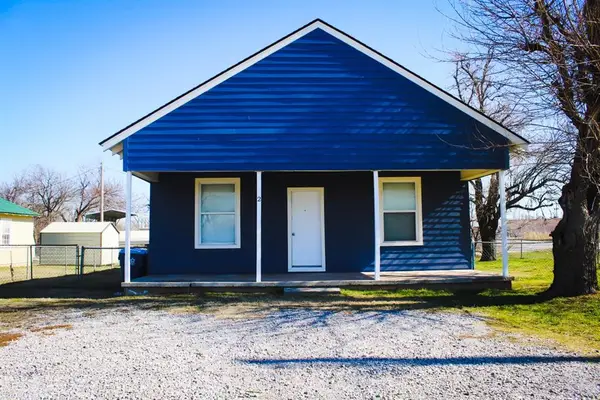 2 NW 6th Street, Tuttle, OK 73089