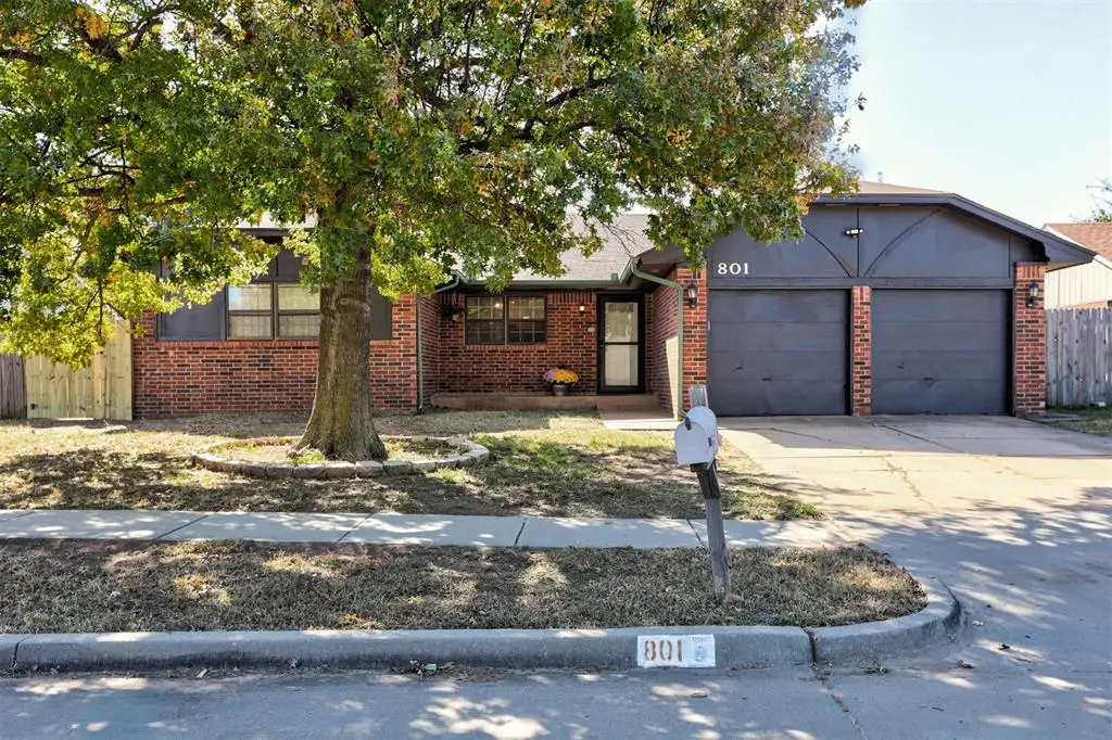 801 N Silver Leaf Drive, Moore, OK 73160 - Image #1