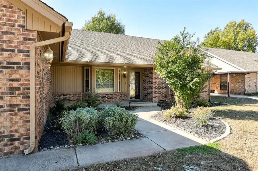 10010 Saint Helens Drive, Yukon, OK 73099 - Image #3