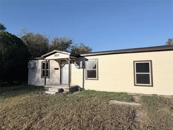 303 N 8th Street, Comanche, OK 73529