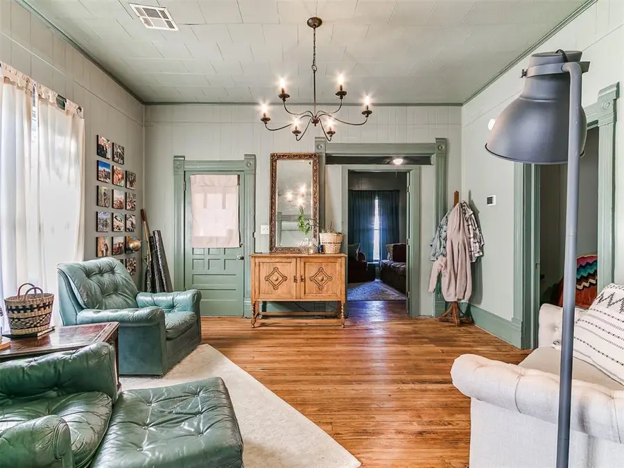 318 S 2nd Street, Guthrie, OK 73044 - Image #2