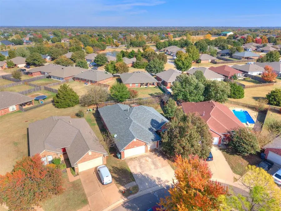 21930 N Homesteaders Place, Edmond, OK 73012 - Image #2