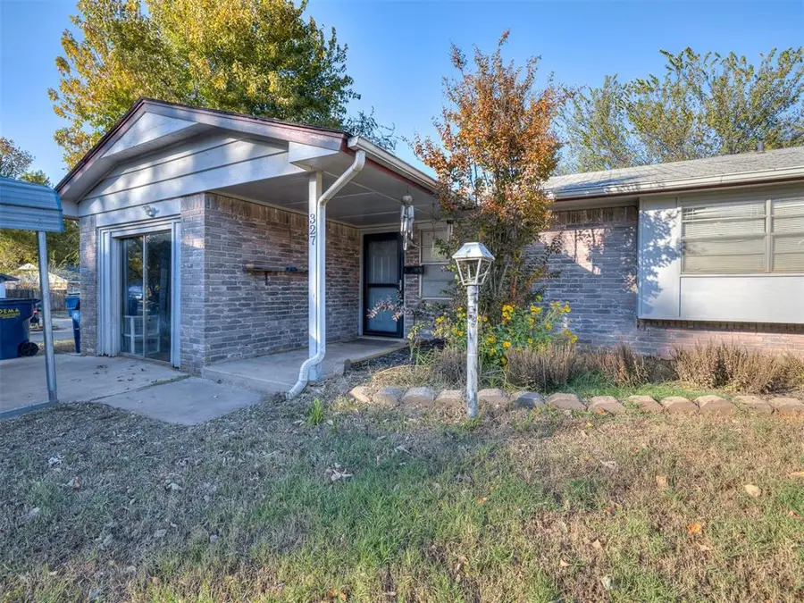 327 E Linden Lane, Mustang, OK 73064 - Image #2