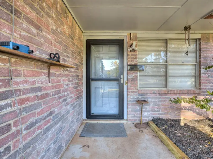 327 E Linden Lane, Mustang, OK 73064 - Image #3