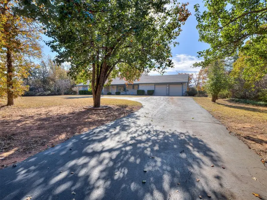 524 Sherwood Lane, Edmond, OK 73034 - Image #2