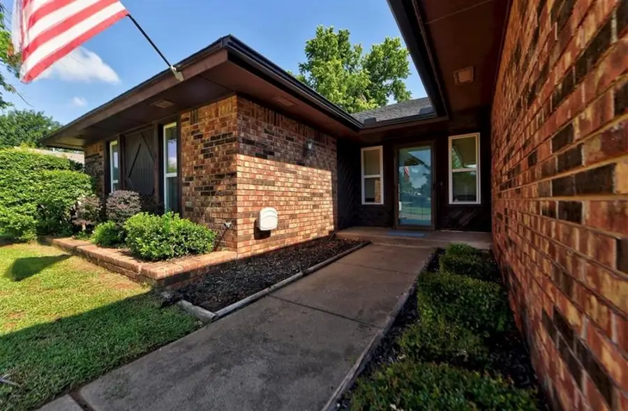 2717 Rolling Hills Terrace, Edmond, OK 73012 - Image #3