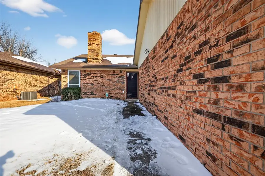 1720 Lionsgate Circle, Bethany, OK 73008 - #3