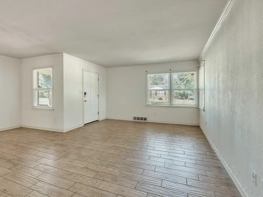 2604 Kings Way, The Village, OK 73120 - Image #2