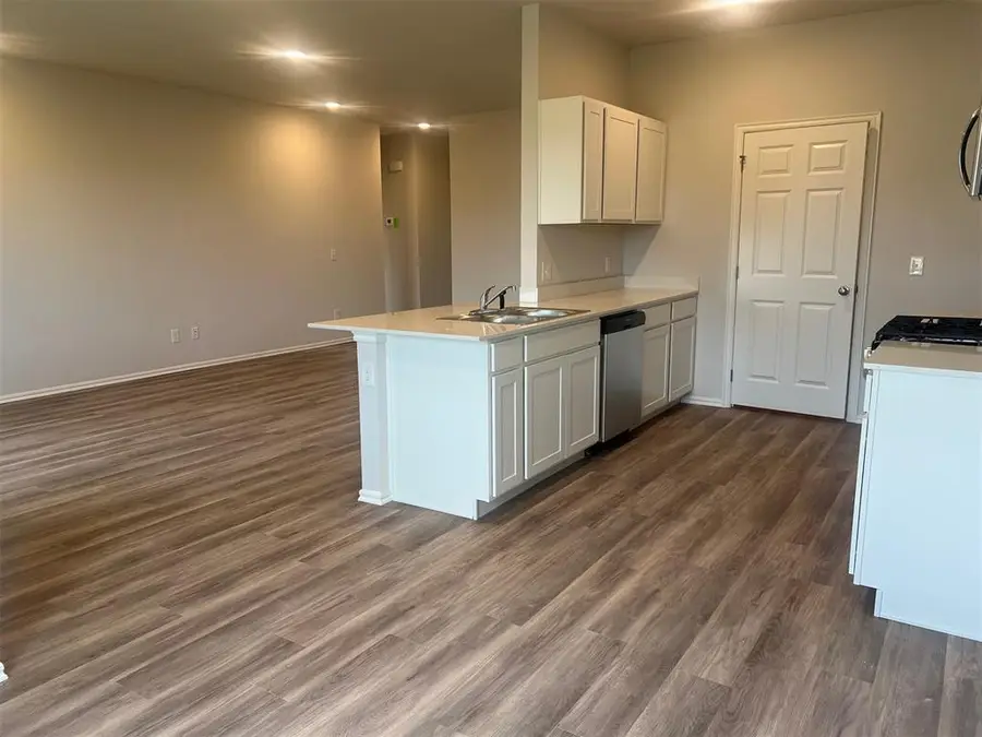 1220 E Ruger Lane, Mustang, OK 73064 - Image #3