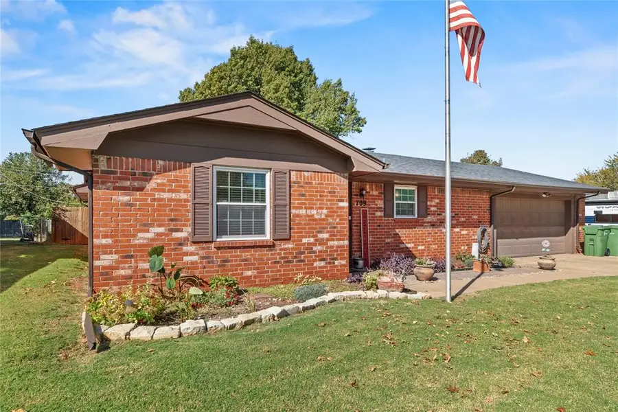 709 Queensboro Place, Yukon, OK 73099 - Image #2
