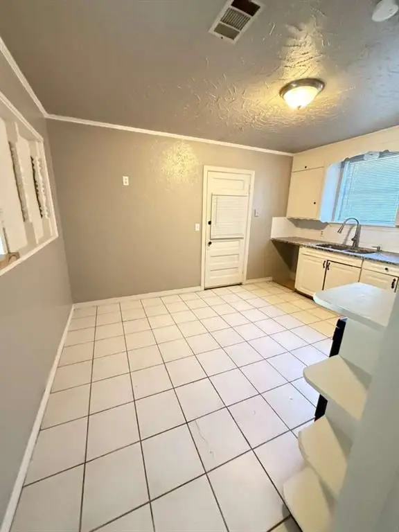 4200 N Thompkins Avenue, Bethany, OK 73008 - Image #2