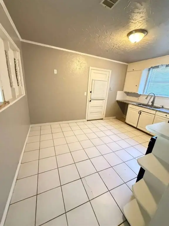 4200 N Thompkins Avenue, Bethany, OK 73008 - Image #3