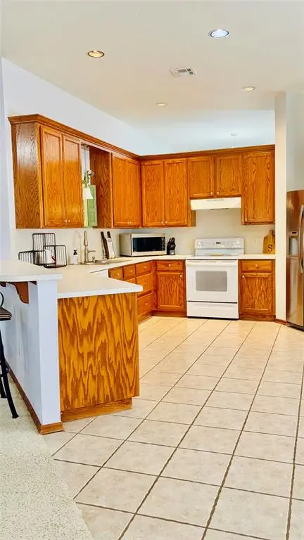 1105 Oak Creek Drive, Moore, OK 73160 - Image #2