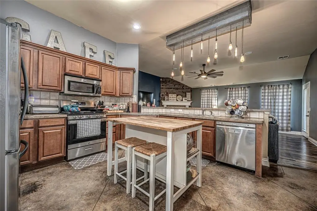 11225 NW 102nd Street, Yukon, OK 73099 - Image #1