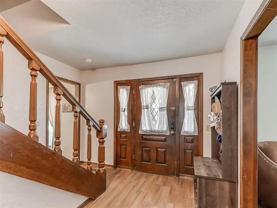 1601 N Mistletoe Lane, Edmond, OK 73034 - Image #3