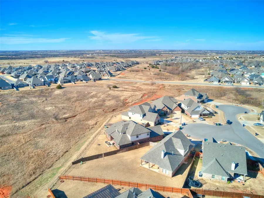 18705 Oakcrest Drive, Edmond, OK 73012 - Image #2