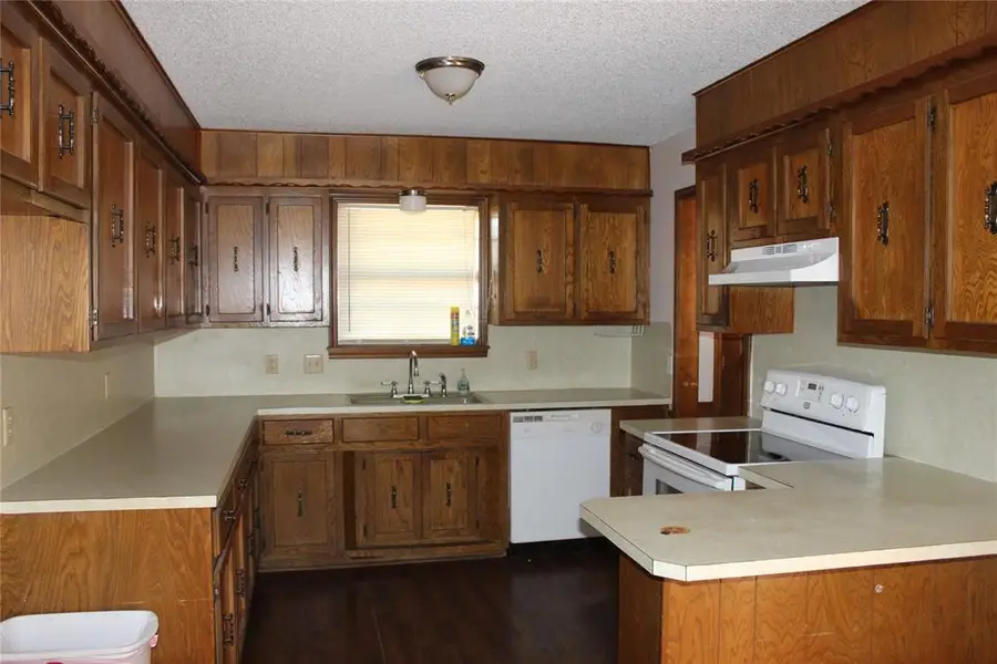 211 N Dewey Avenue, Chandler, OK 74834 - Image #2