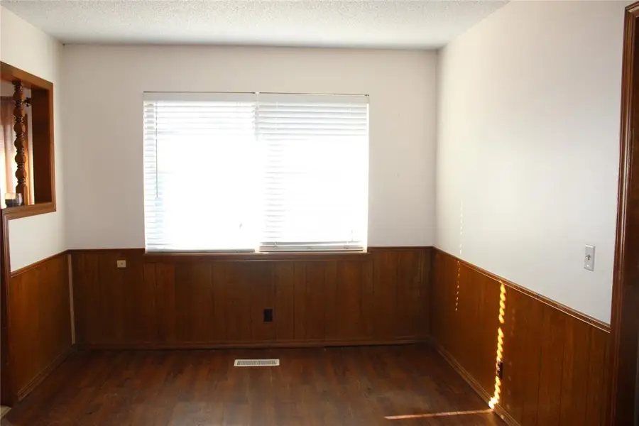 211 N Dewey Avenue, Chandler, OK 74834 - Image #3