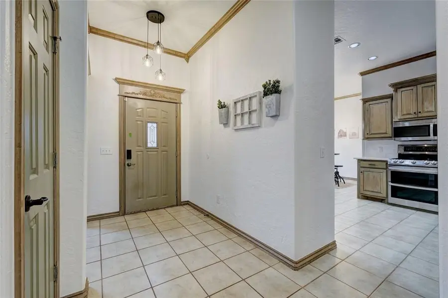 320 E Richmond Terrace, Mustang, OK 73064 - Image #3