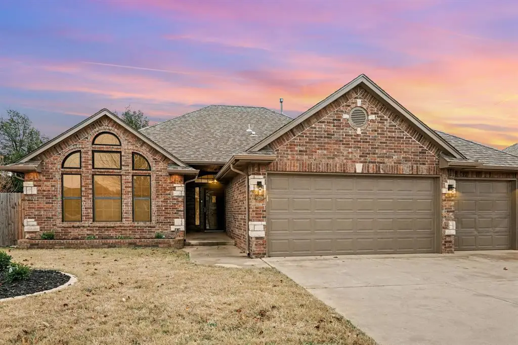 2116 Cottonwood Creek Avenue, Yukon, OK 73099 - Image #1