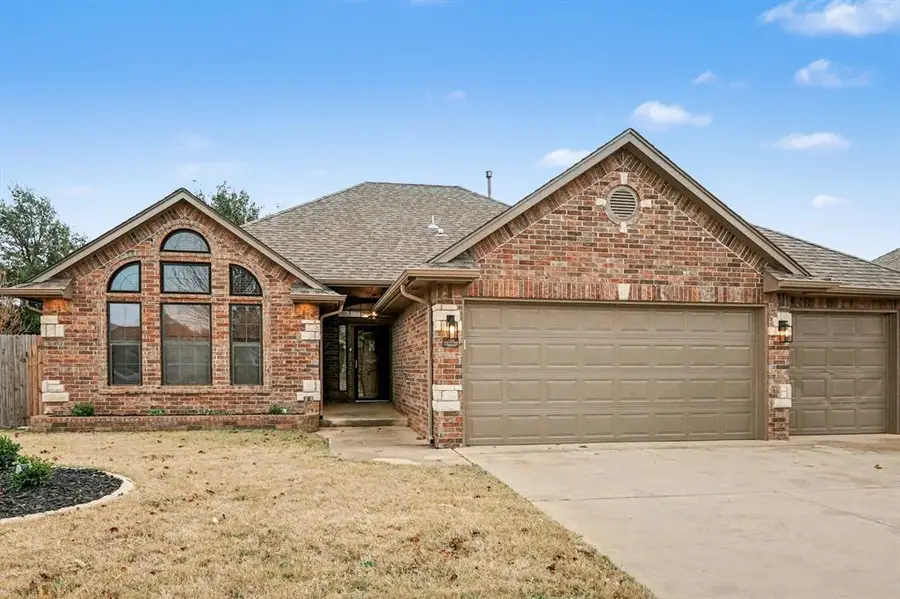 2116 Cottonwood Creek Avenue, Yukon, OK 73099 - Image #2