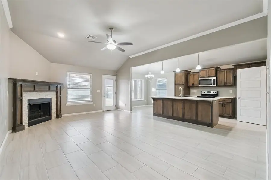 1109 Chestnut Creek Drive, Yukon, OK 73099 - Image #3