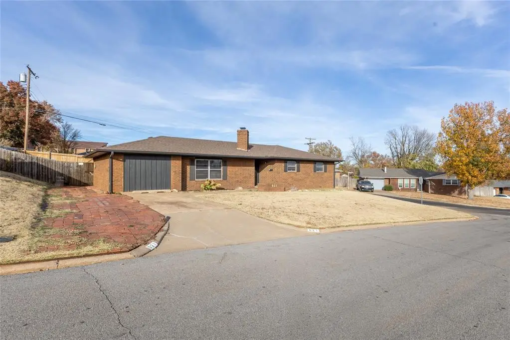 921 E Huber Avenue, Weatherford, OK 73096 - Image #1