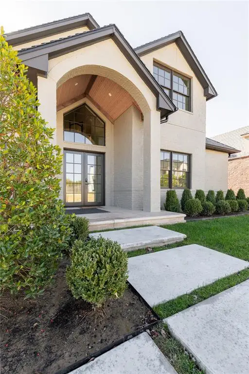 1108 Cumberland Court, Nichols Hills, OK 73116