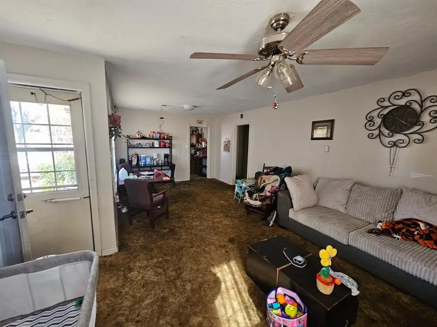 214 N 17th Street, Chickasha, OK 73018 - Image #2