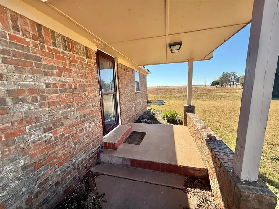 15890 S 2056 Road, Altus, OK 73521 - Image #2