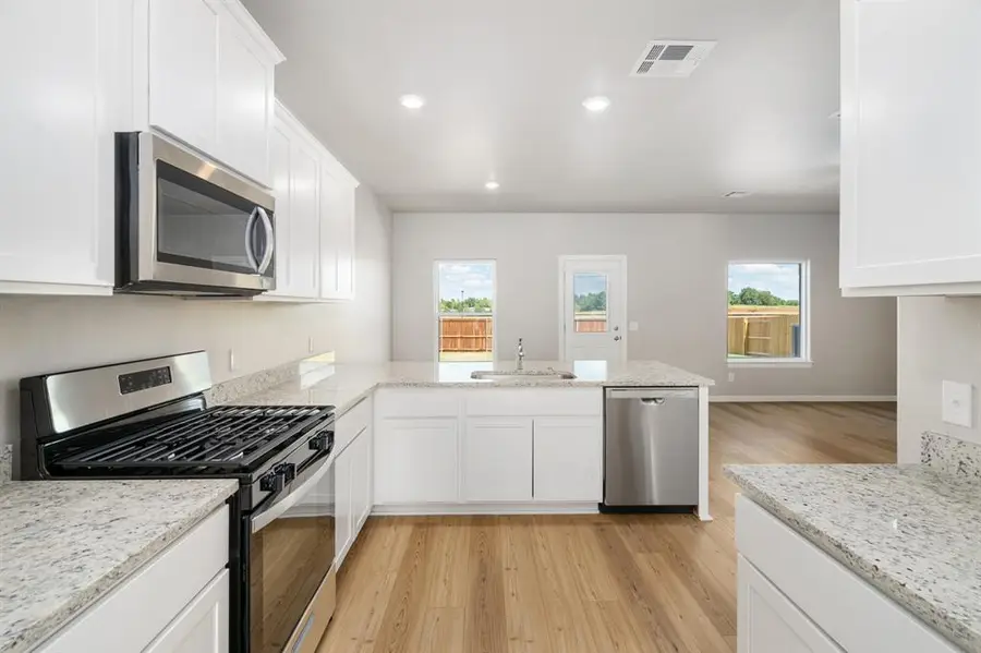 729 Luna Way, Tuttle, OK 73089 - Image #2