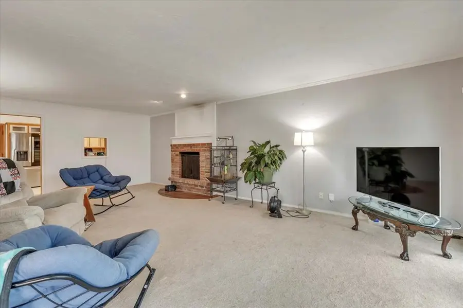 1208 Kingston Drive, Yukon, OK 73099 - Image #3