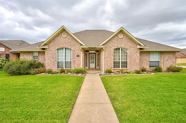 304 N Geronimo Way, Mustang, OK 73064