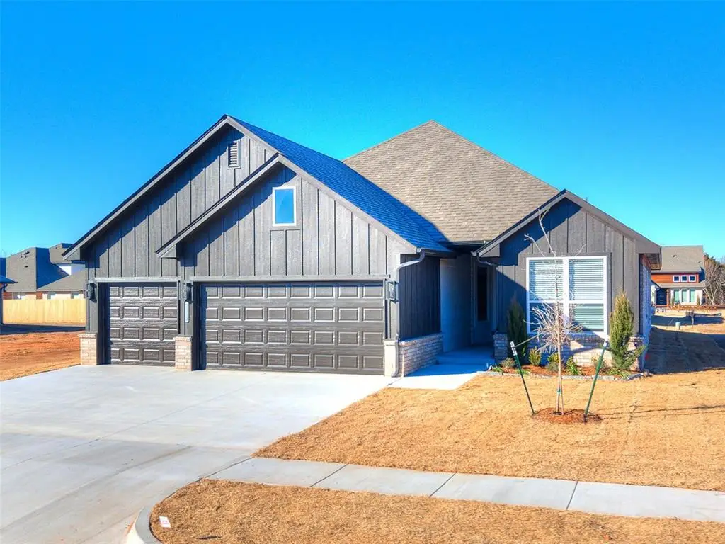 7713 Wilshire Woods Drive, Yukon, OK 73099 - Image #1