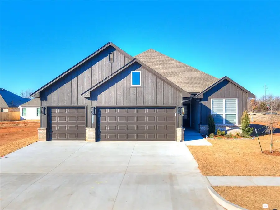 7713 Wilshire Woods Drive, Yukon, OK 73099 - Image #2