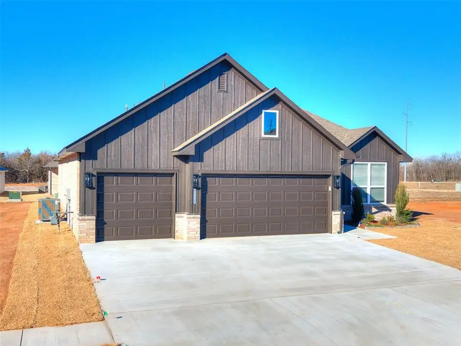 7713 Wilshire Woods Drive, Yukon, OK 73099 - Image #3