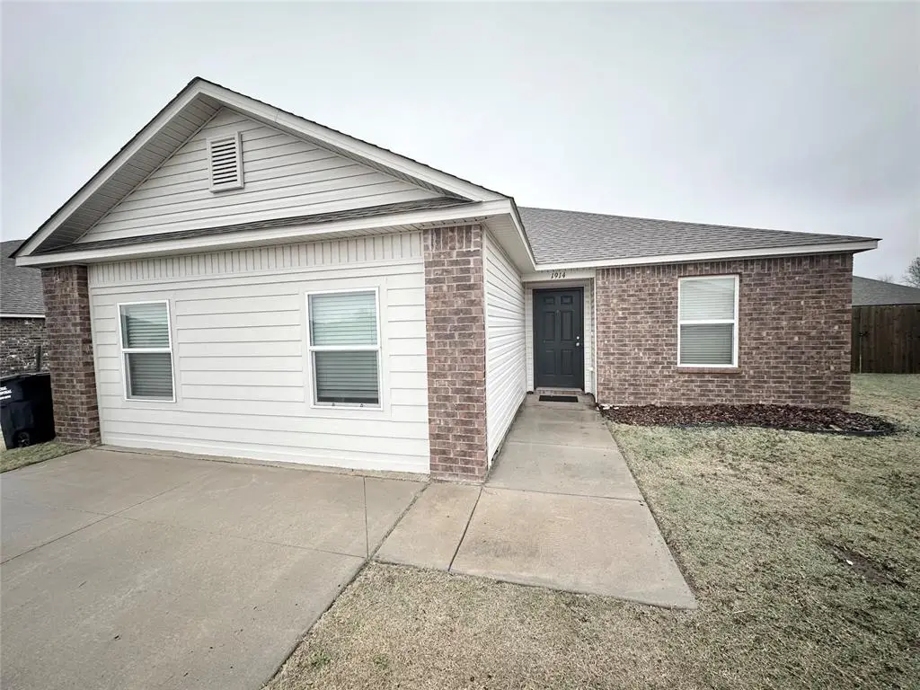 1914 Oak Tree Court, Shawnee, OK 74804 - Image #1