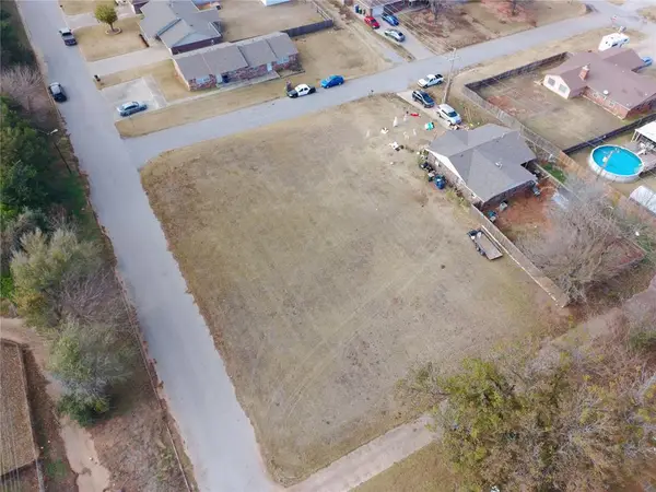 N Arizona Avenue, Chickasha, OK 73018