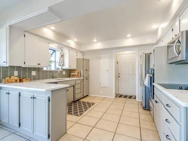 308 N Rockypoint Drive, Edmond, OK 73003 - Image #2