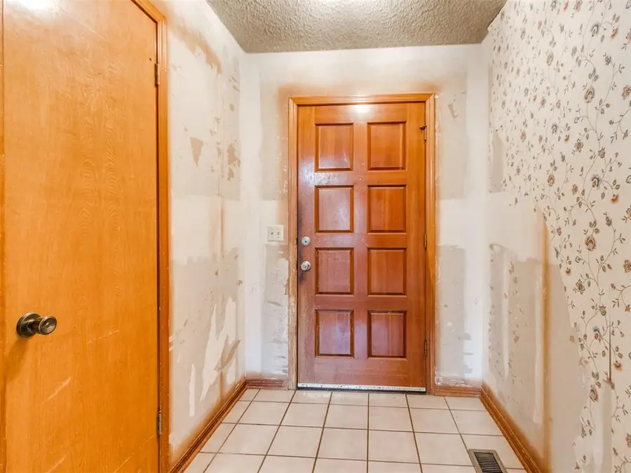 2109 Castle Rock, Edmond, OK 73003 - Image #2