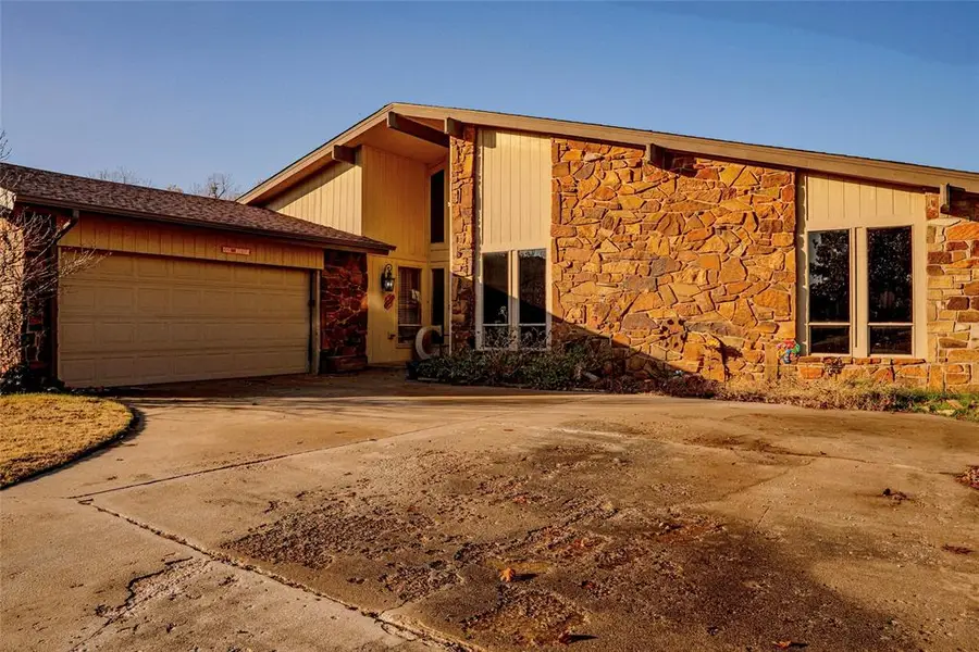 8301 Willow Creek Boulevard, Oklahoma City, OK 73162 - Image #2